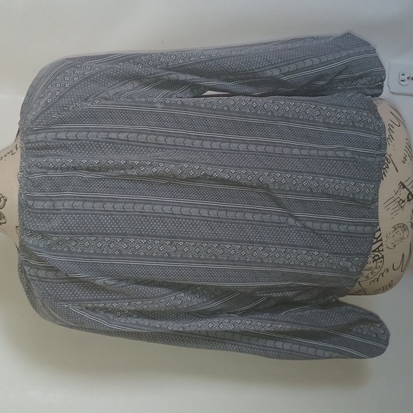 Carve Designs Women's Gray Patterned Top Size Medium - Picture 4 of 5